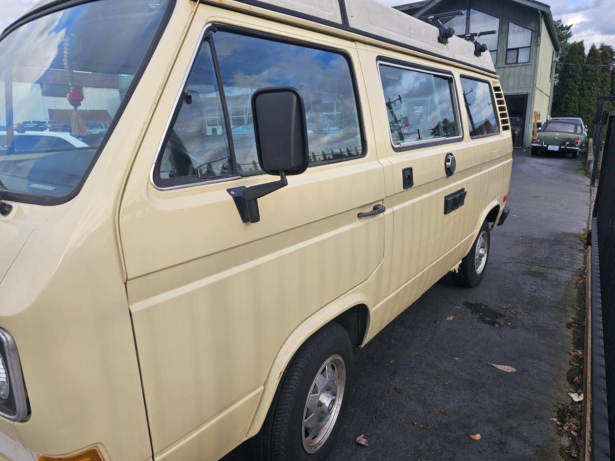 Volkswagen-vanagon-westfalia-1980-yellow-4