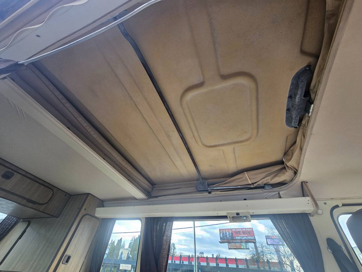 Volkswagen-vanagon-westfalia-1980-yellow-8