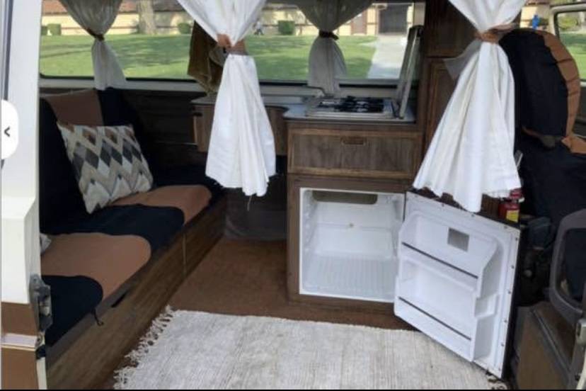Volkswagen-vanagon-westfalia-1982-brown-11
