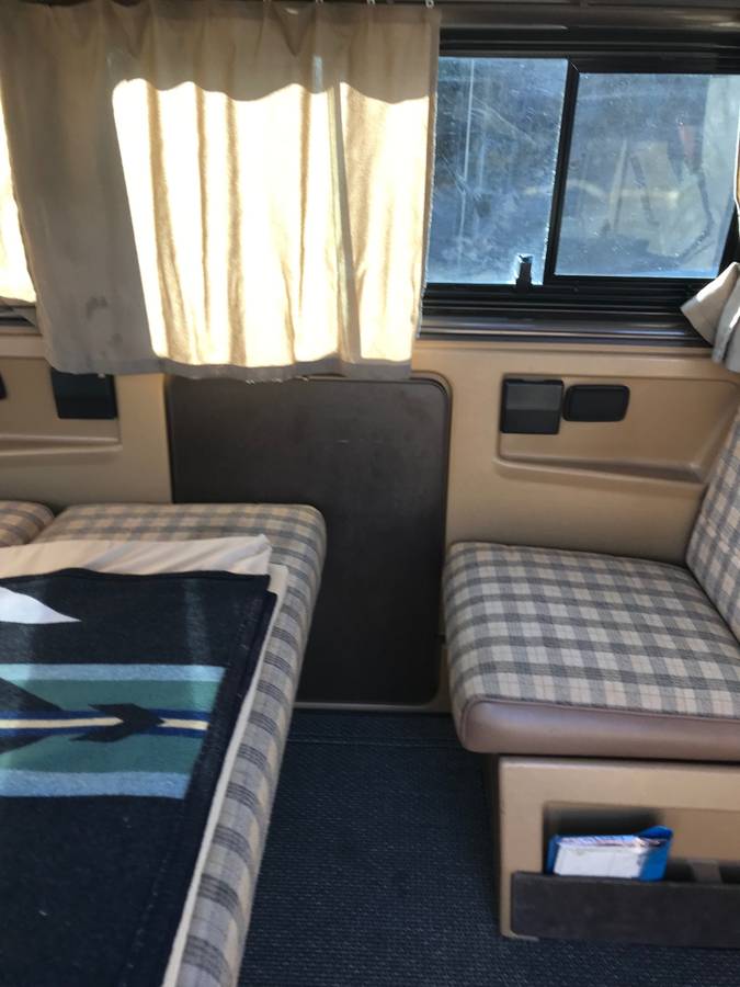 Volkswagen-vanagon-westfalia-1985-2