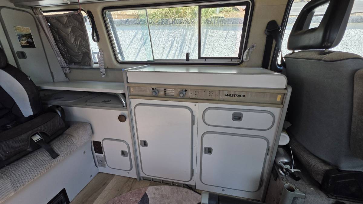 Volkswagen-vanagon-westfalia-1987-grey-10