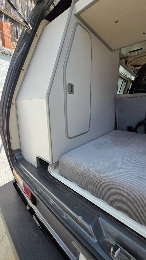 Volkswagen-vanagon-westfalia-1987-grey-11