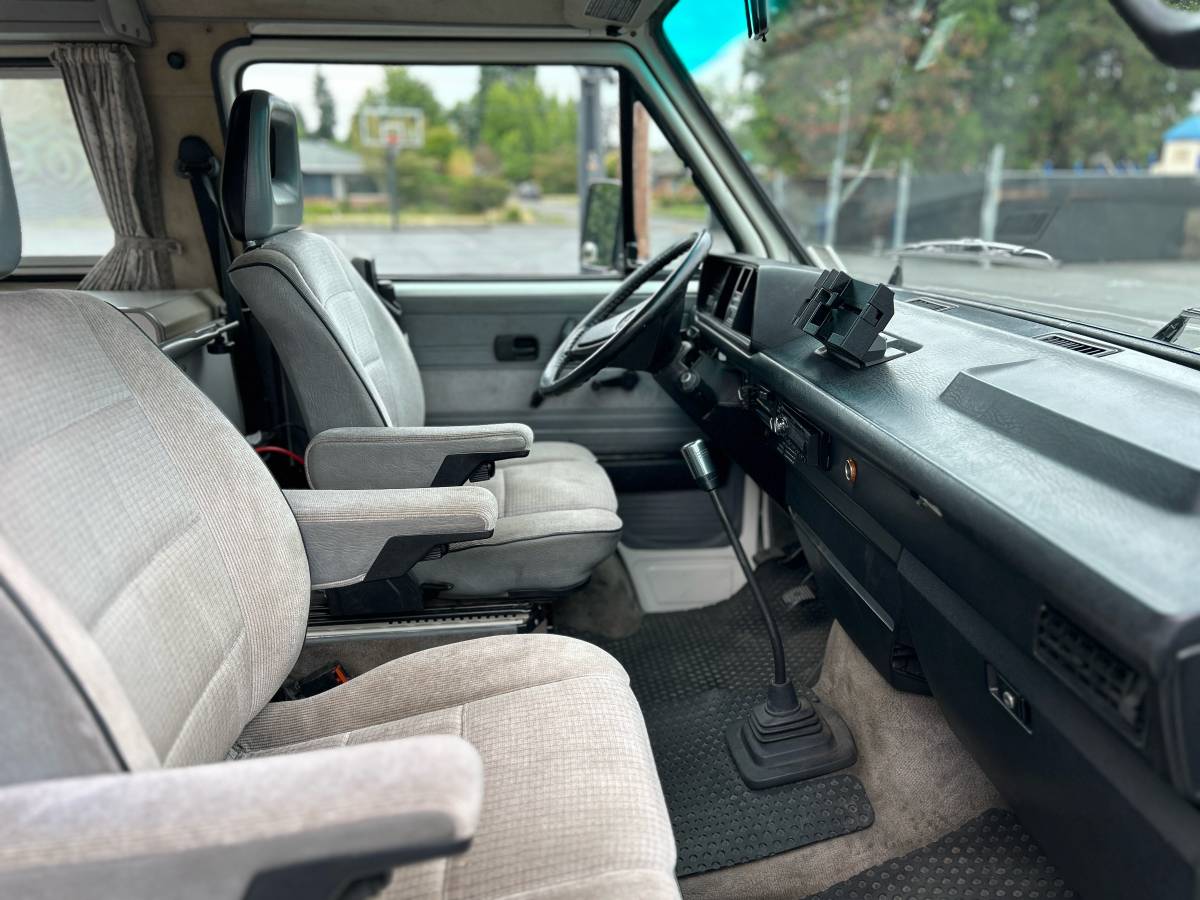 Volkswagen-vanagon-westfalia-1987-white-11