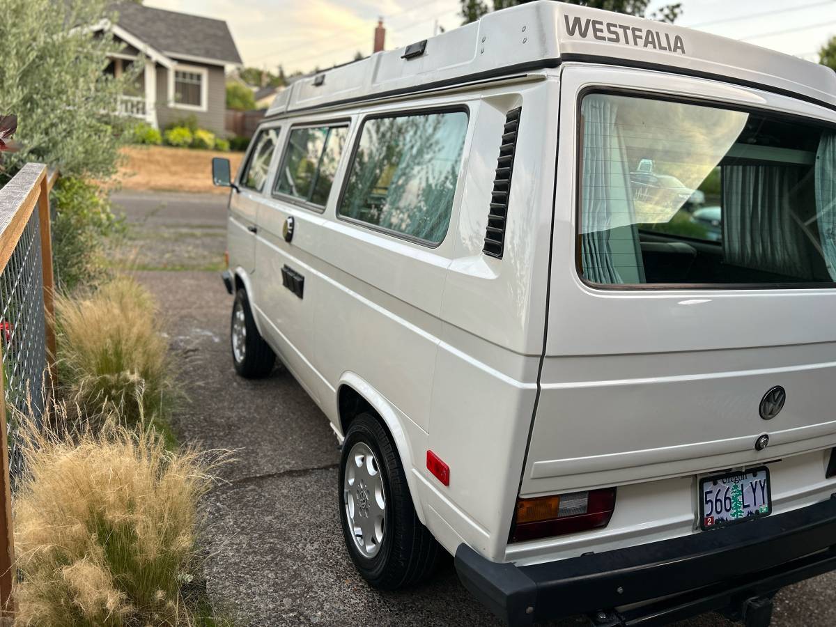 Volkswagen-vanagon-westfalia-1987-white-2