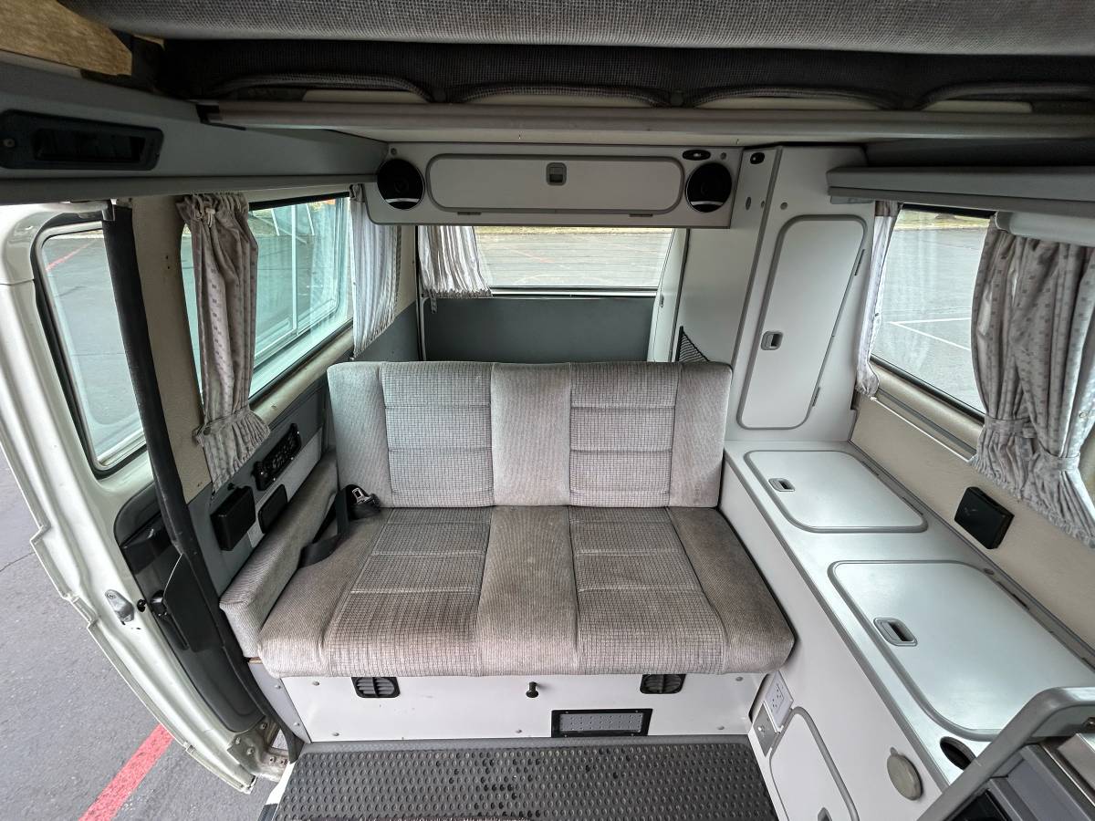 Volkswagen-vanagon-westfalia-1987-white-7