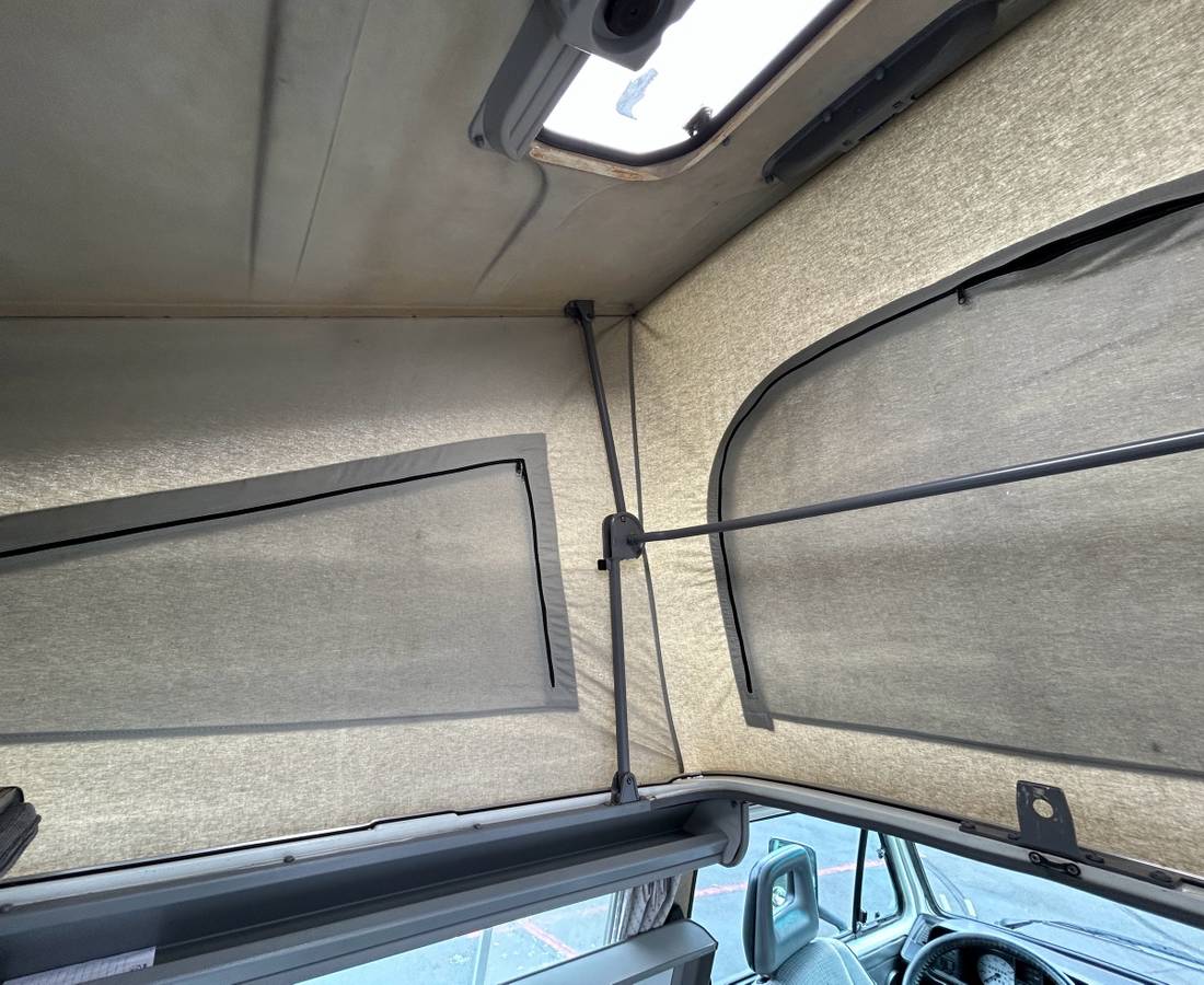 Volkswagen-vanagon-westfalia-1987-white-8