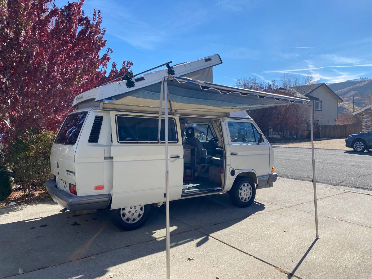 Volkswagen-vanagon-westfalia-1988-white-1
