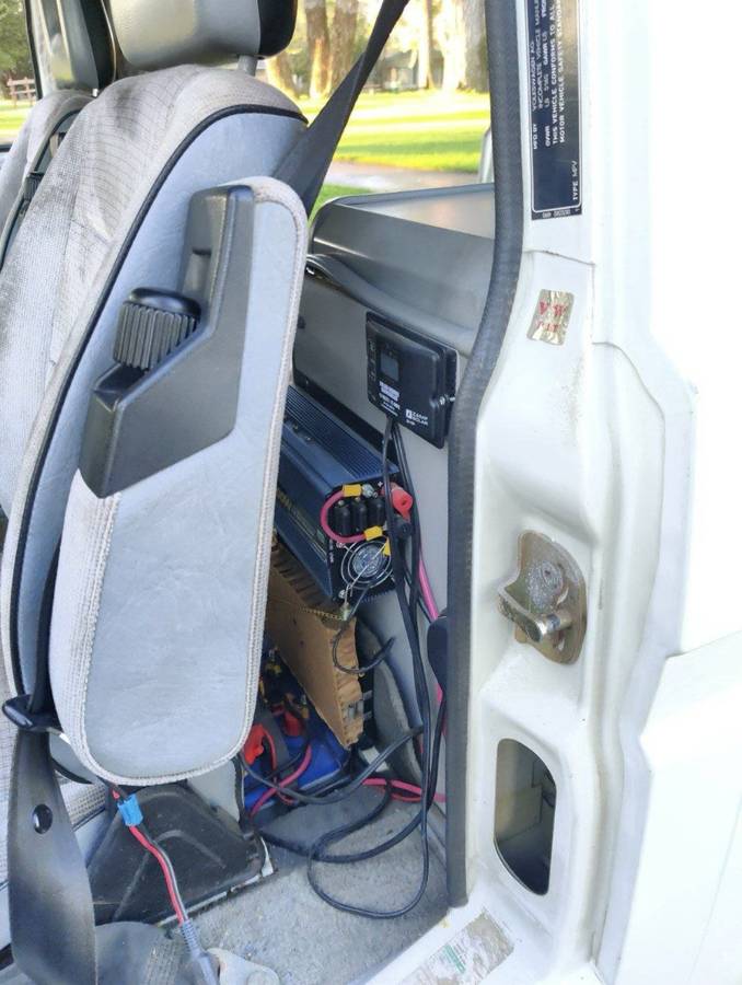 Volkswagen-vanagon-westfalia-1988-white-10