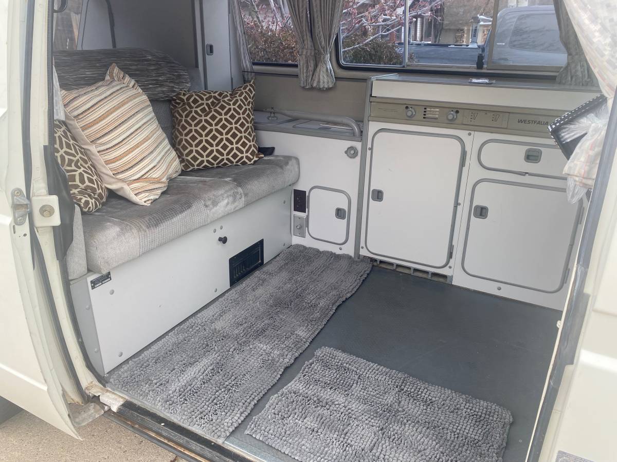 Volkswagen-vanagon-westfalia-1988-white-4