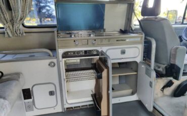 Volkswagen-vanagon-westfalia-1988-white-5