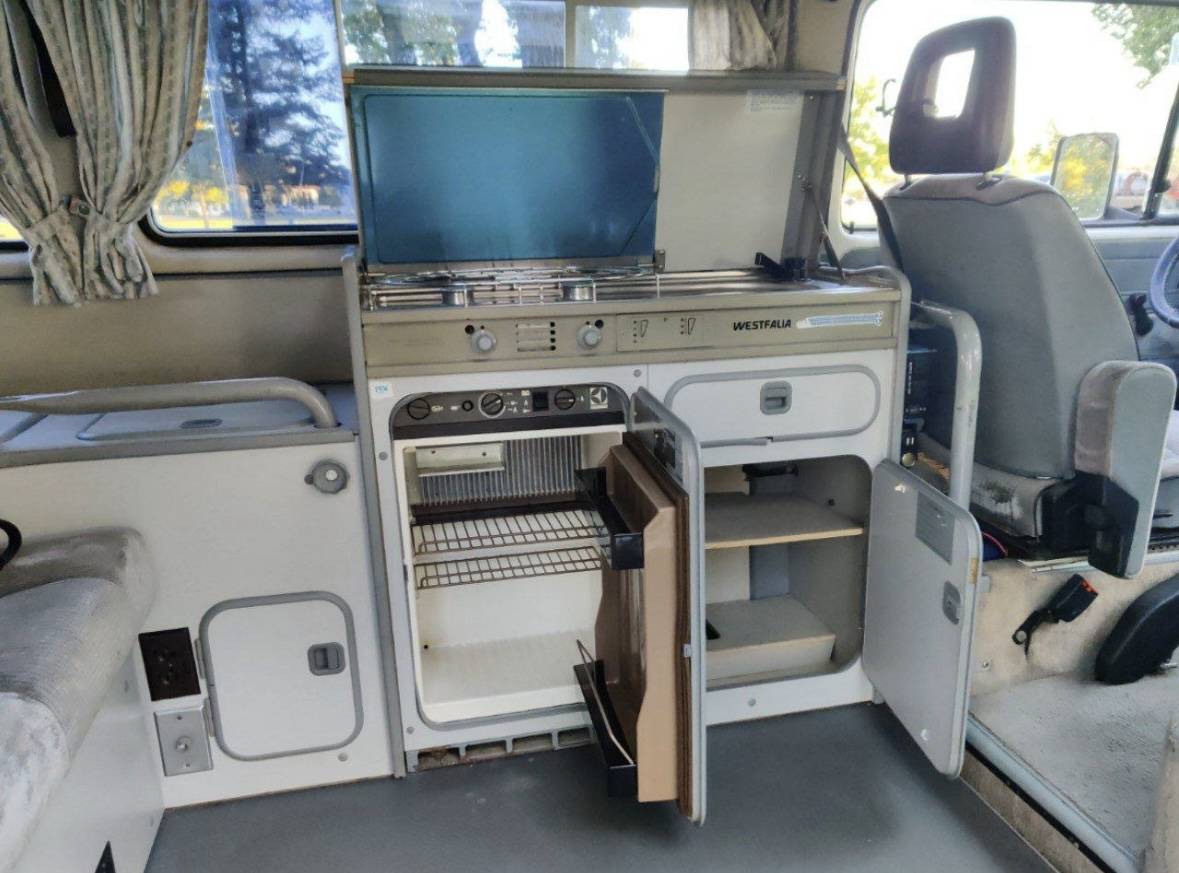 Volkswagen-vanagon-westfalia-1988-white-5