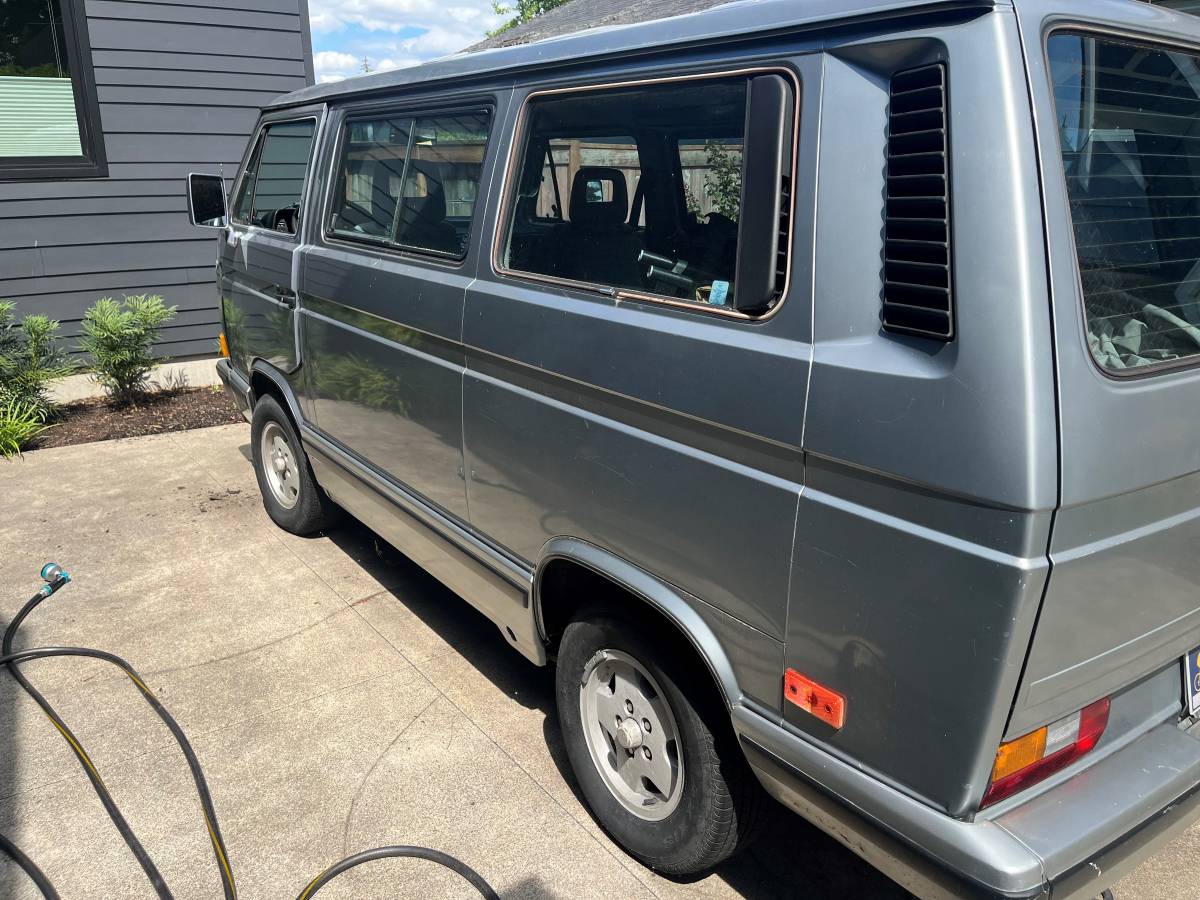 Volkswagen-vanagon-wolfsburg-1988-silver-1