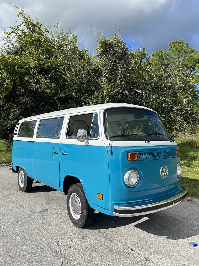 Volkswagen-vw-transporter-bus-t2-bay-window-1977-blue
