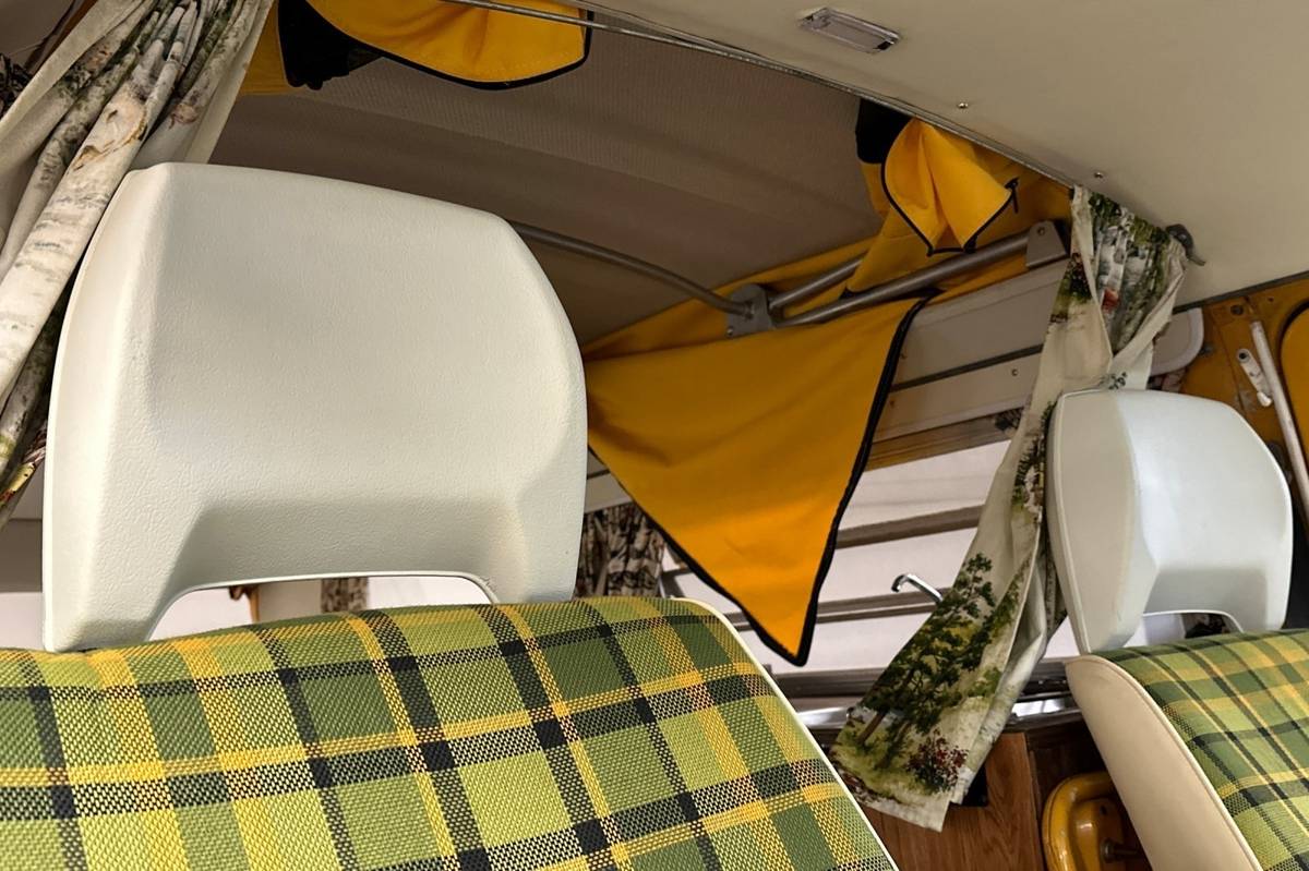 Volkswagen-westfalia-1976-16