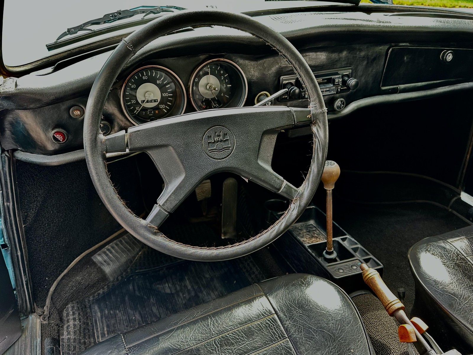 Volkswaggen-Karmann-Ghia-1973-1