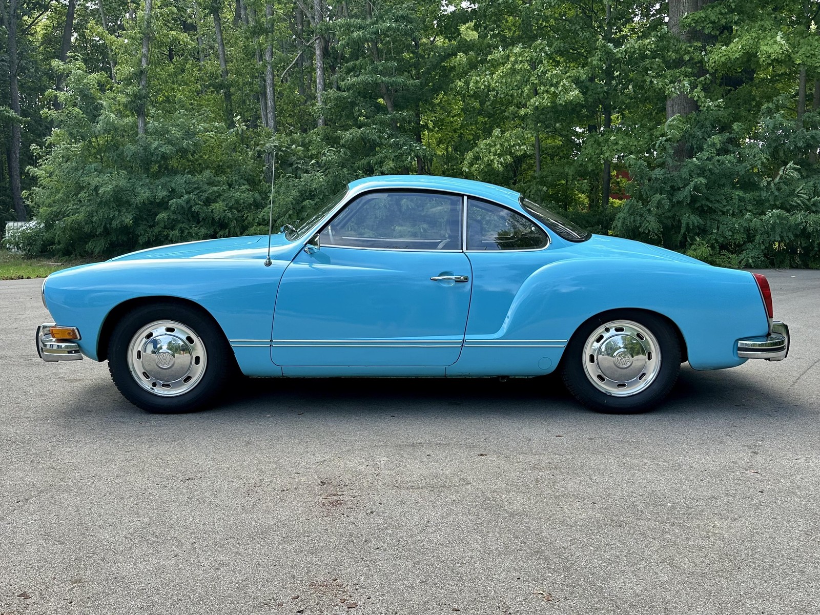 Volkswaggen-Karmann-Ghia-1973-10