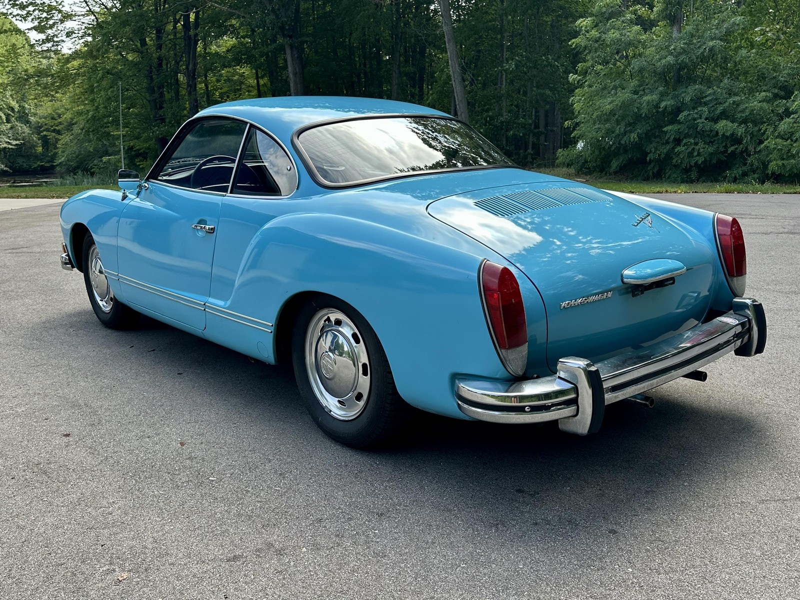 Volkswaggen-Karmann-Ghia-1973-11