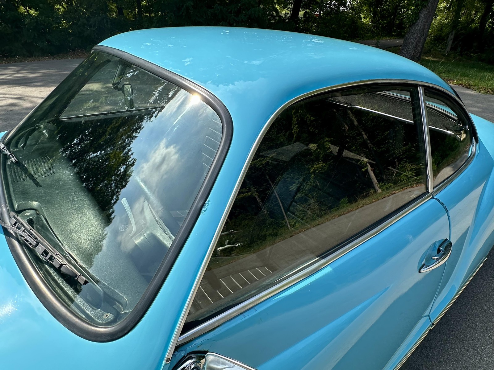 Volkswaggen-Karmann-Ghia-1973-22
