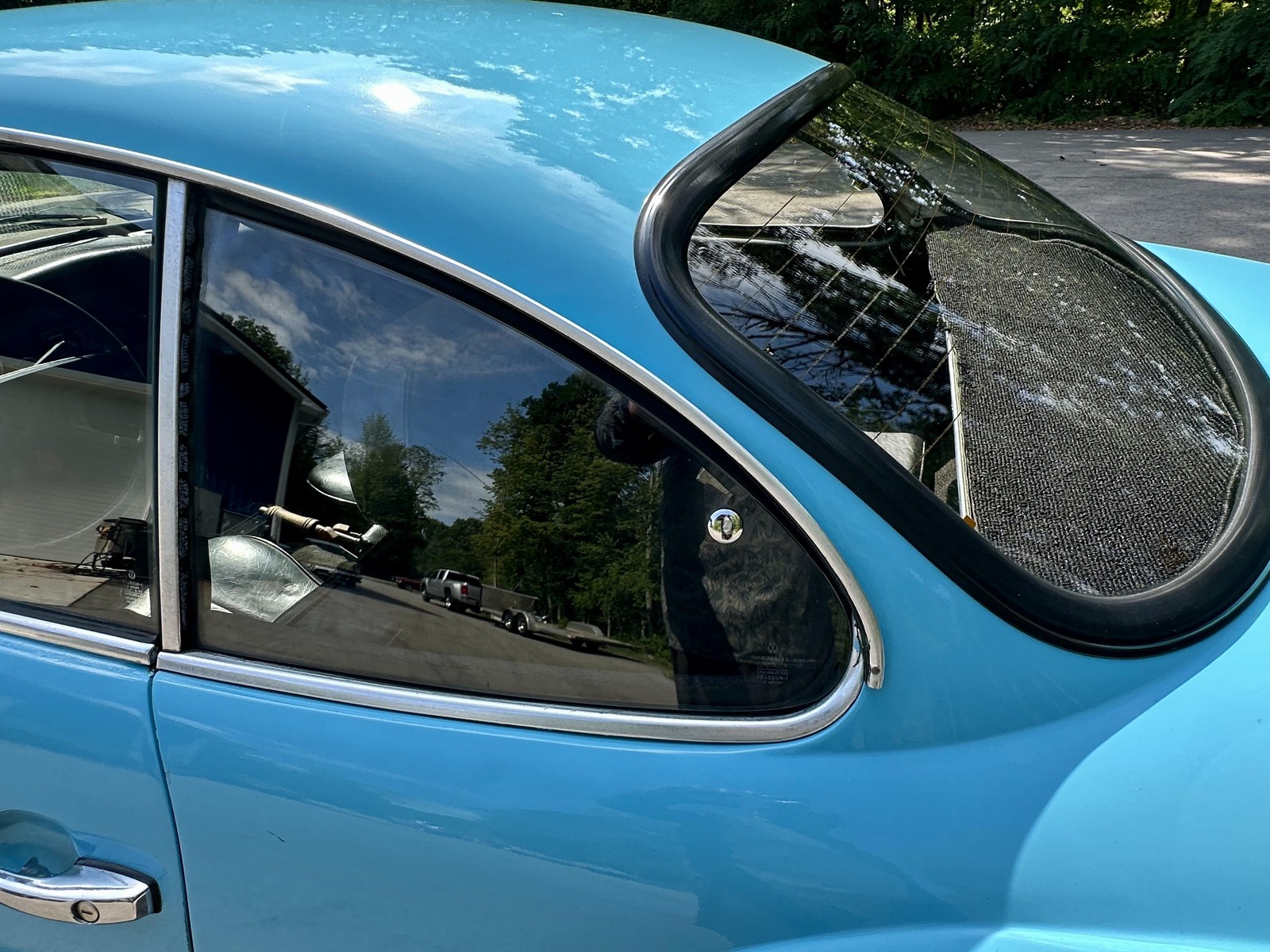 Volkswaggen-Karmann-Ghia-1973-24