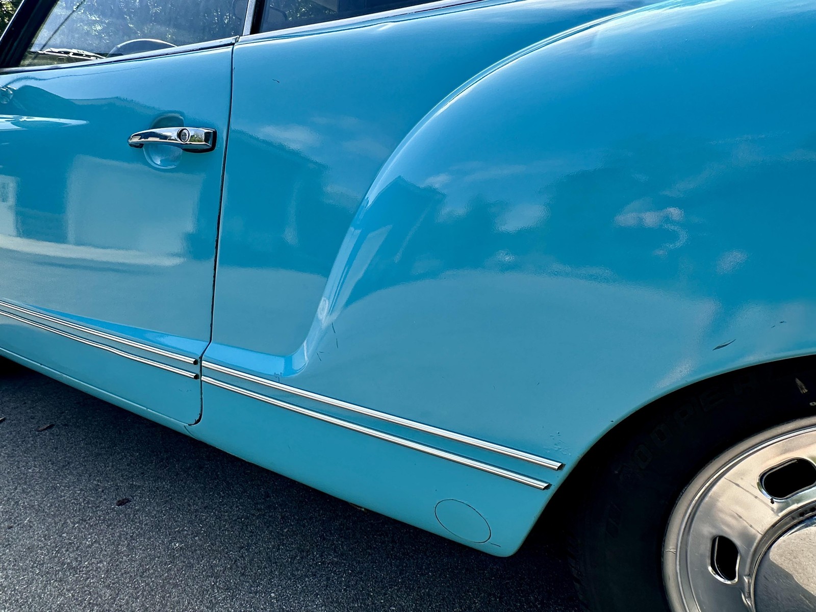 Volkswaggen-Karmann-Ghia-1973-25