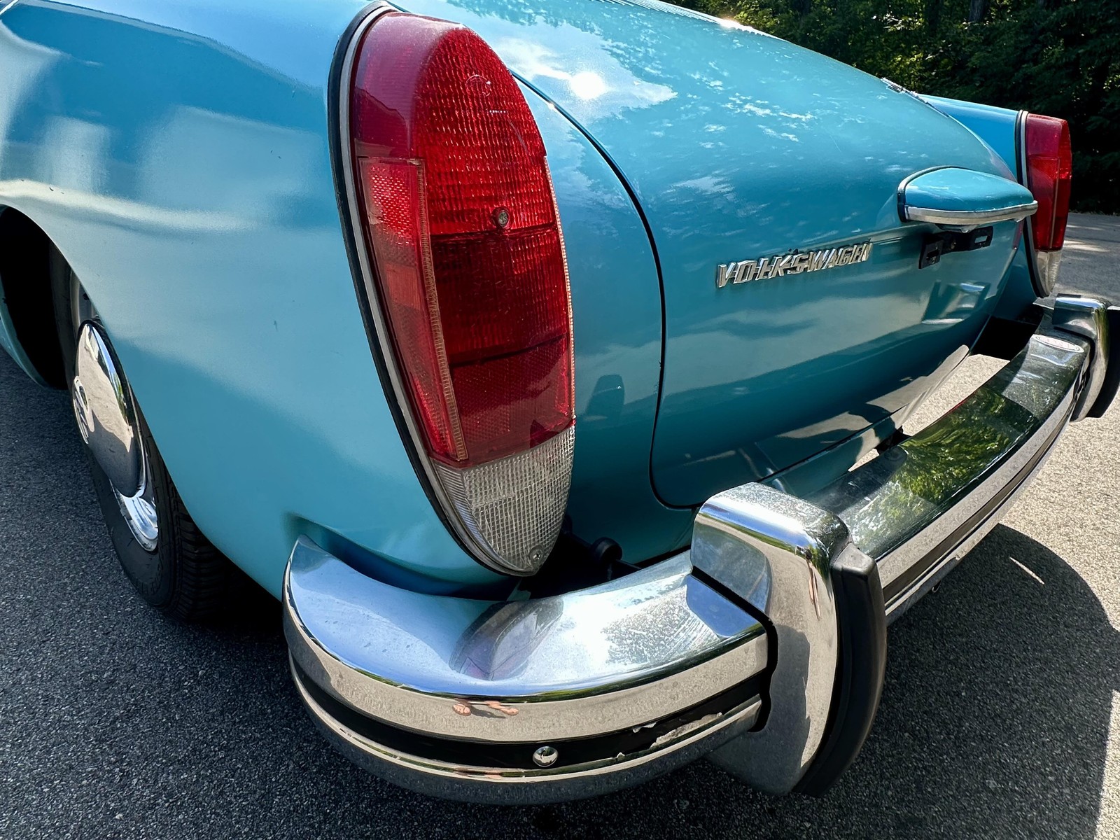 Volkswaggen-Karmann-Ghia-1973-28