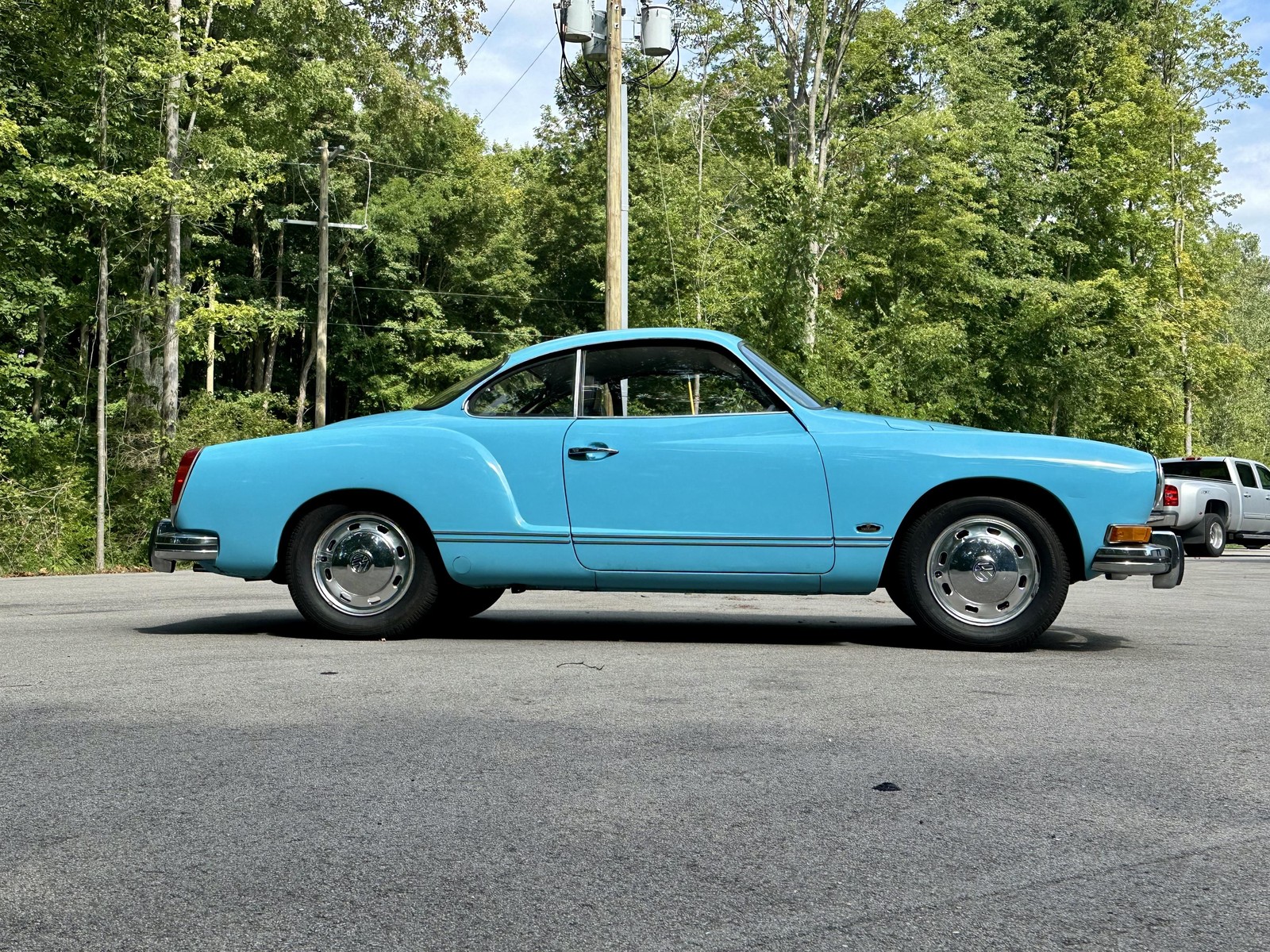 Volkswaggen-Karmann-Ghia-1973-6