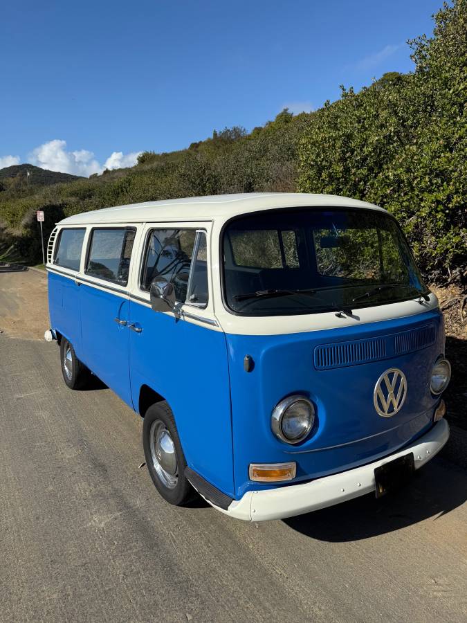 Volkswagon-1968-blue-3