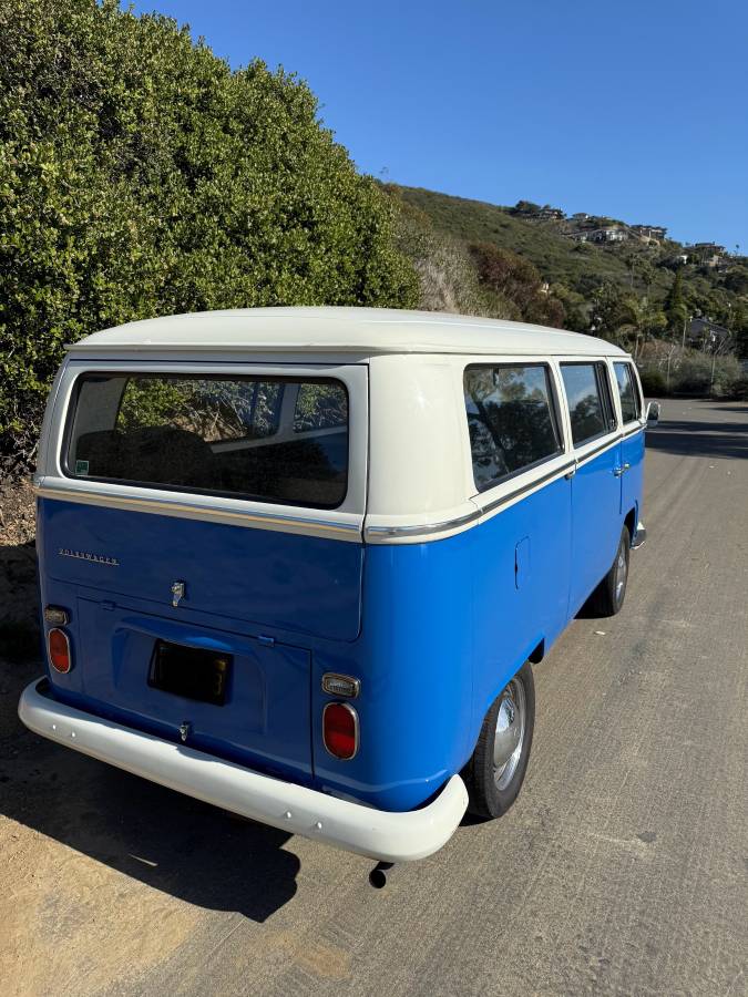 Volkswagon-1968-blue-4