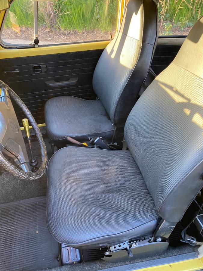Volkswagon-beetle-1973-yellow-10