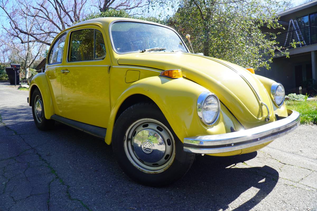 Volkswagon-beetle-1973-yellow-2