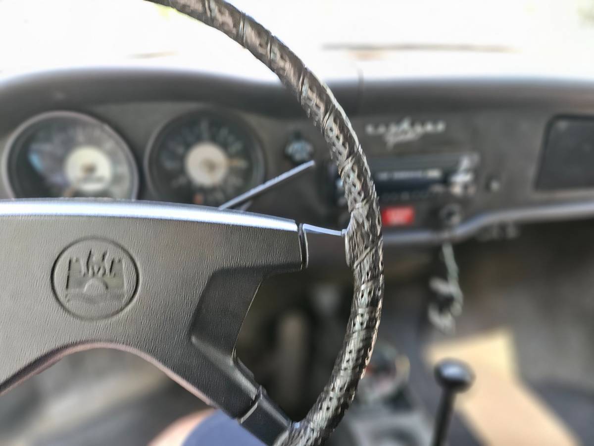 Volkswagon-karmann-ghia-1974-blue-7