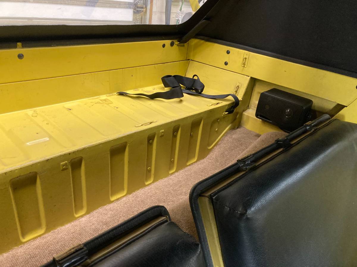 Volkswagon-thing-1974-yellow-25