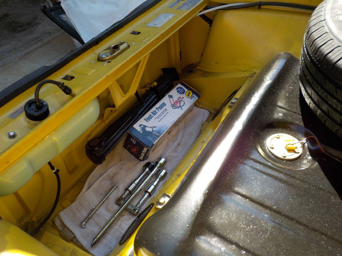 Volkswagon-thing-1974-yellow-54