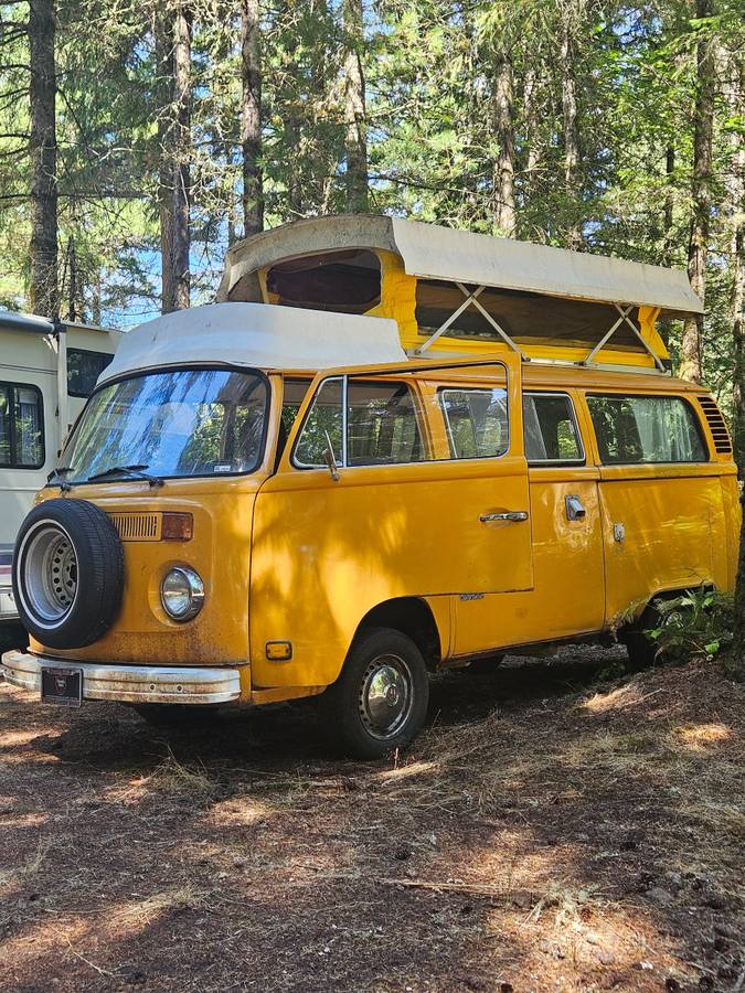 Volkswagon-type-2-kombi-van-1977-yellow