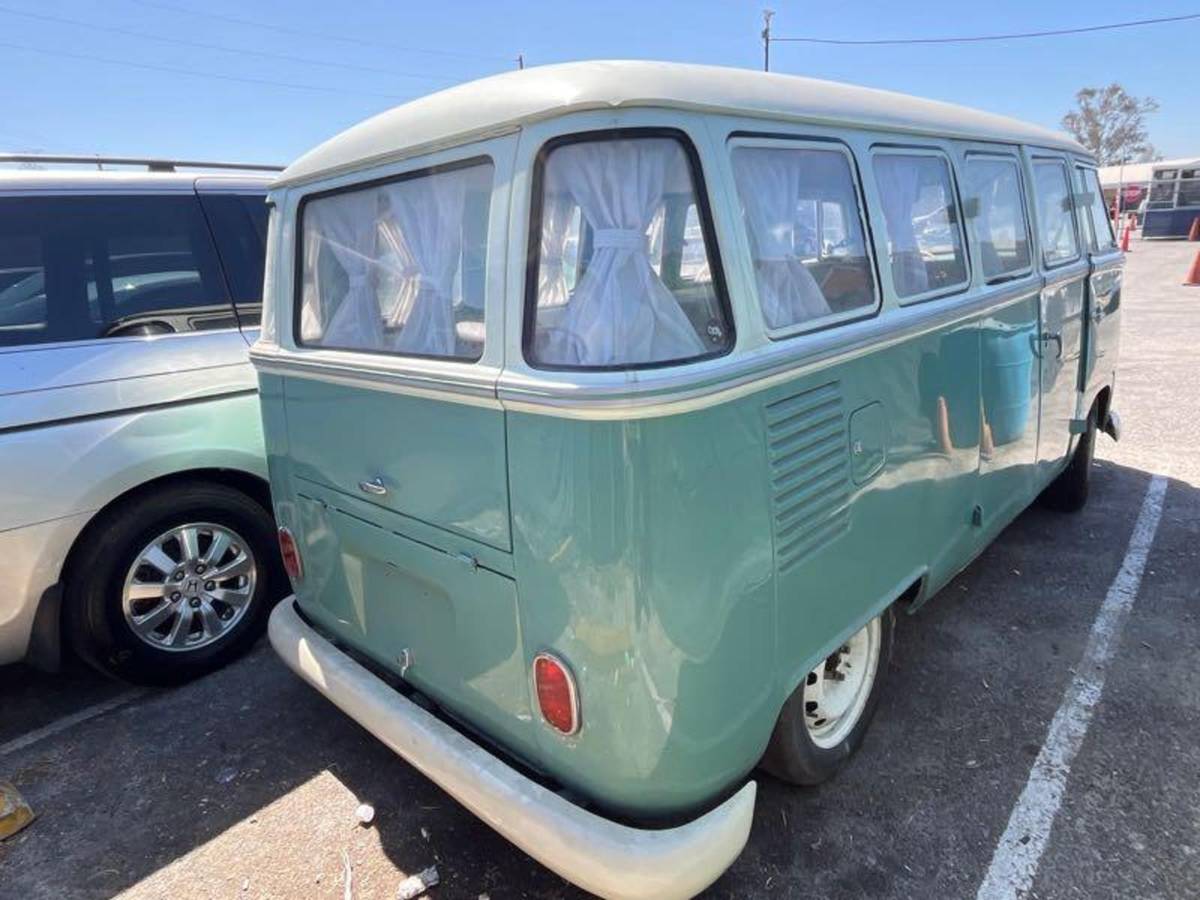 Volkwagen-bus-type-2-1970-green-10