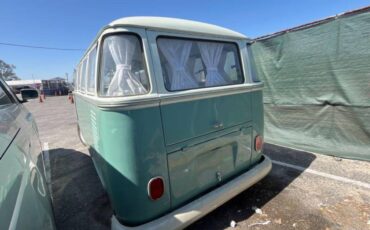 Volkwagen-bus-type-2-1970-green-11