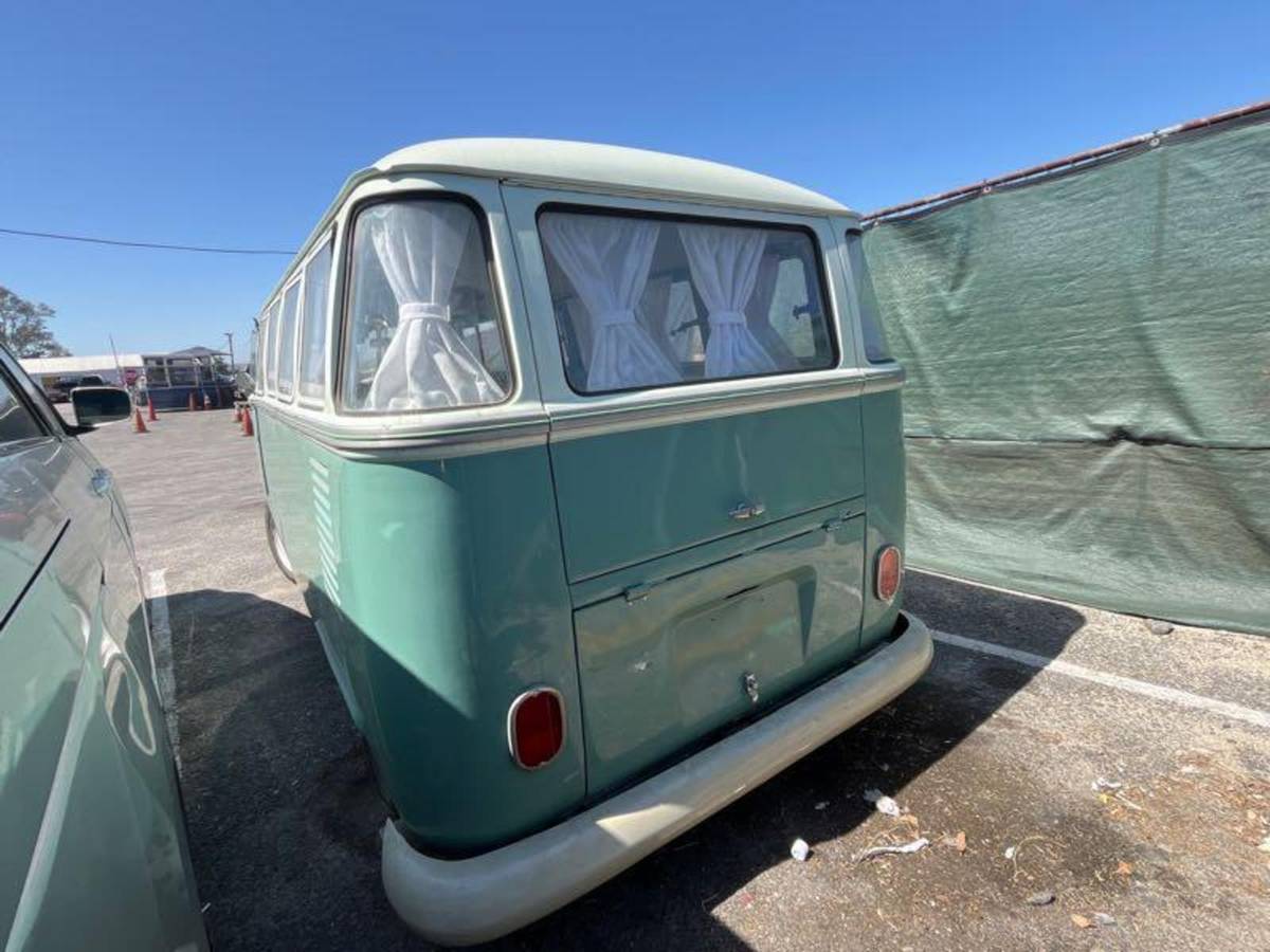 Volkwagen-bus-type-2-1970-green-11