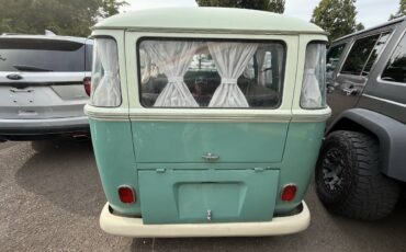 Volkwagen-bus-type-2-1970-green-12