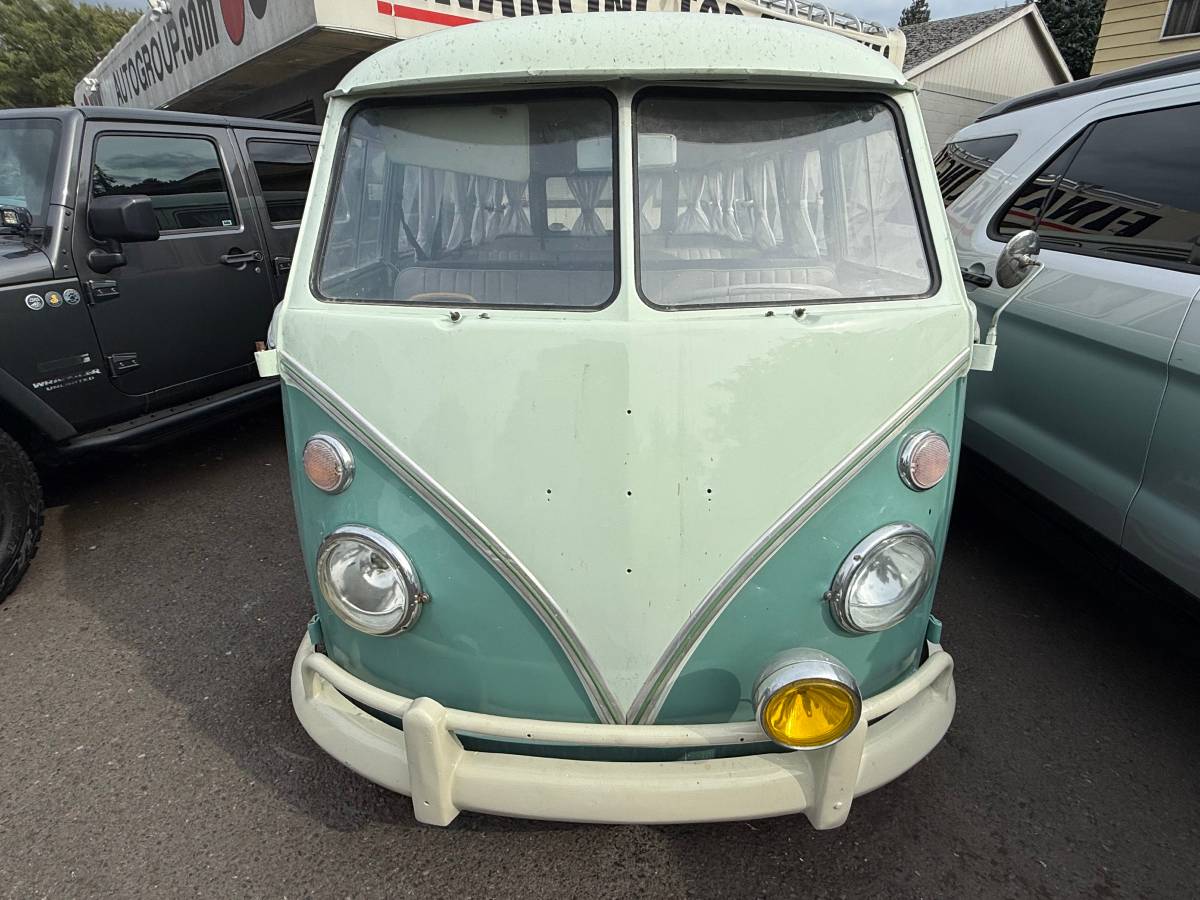 Volkwagen-bus-type-2-1970-green-13
