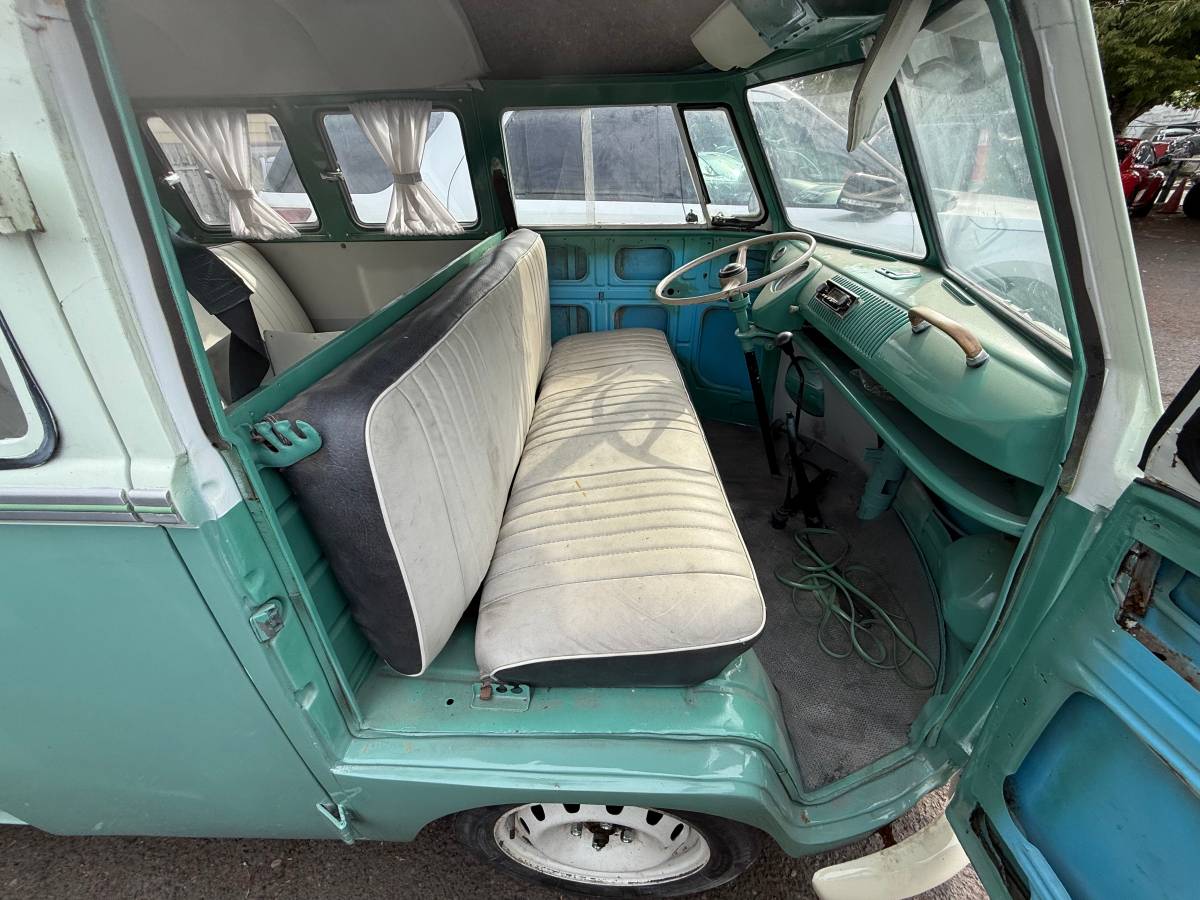 Volkwagen-bus-type-2-1970-green-14