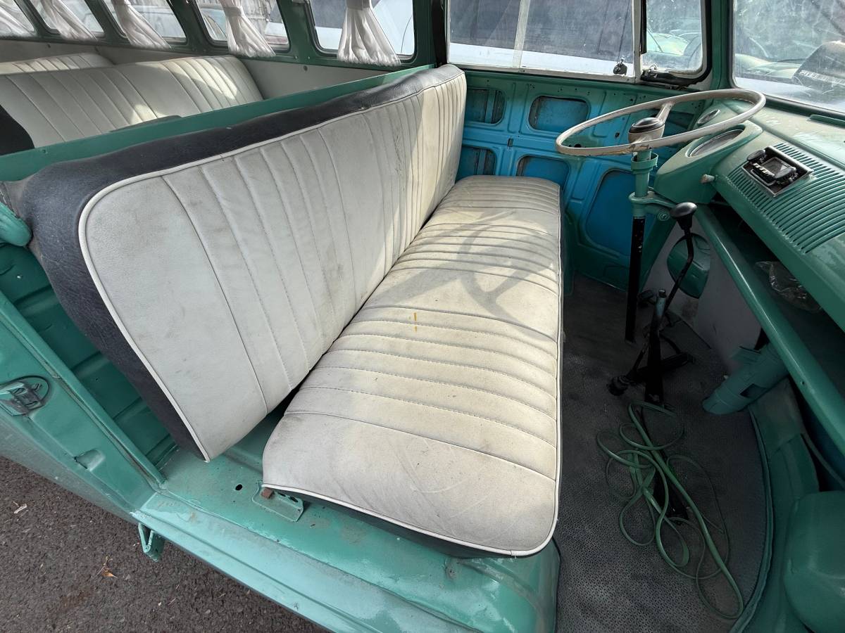Volkwagen-bus-type-2-1970-green-15