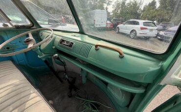 Volkwagen-bus-type-2-1970-green-16