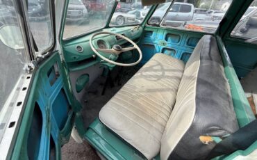 Volkwagen-bus-type-2-1970-green-17