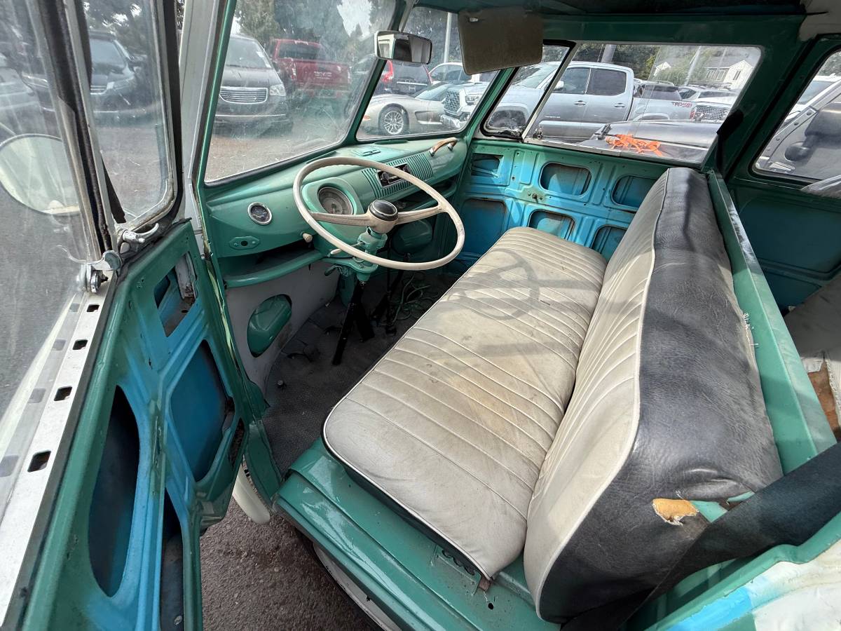 Volkwagen-bus-type-2-1970-green-17