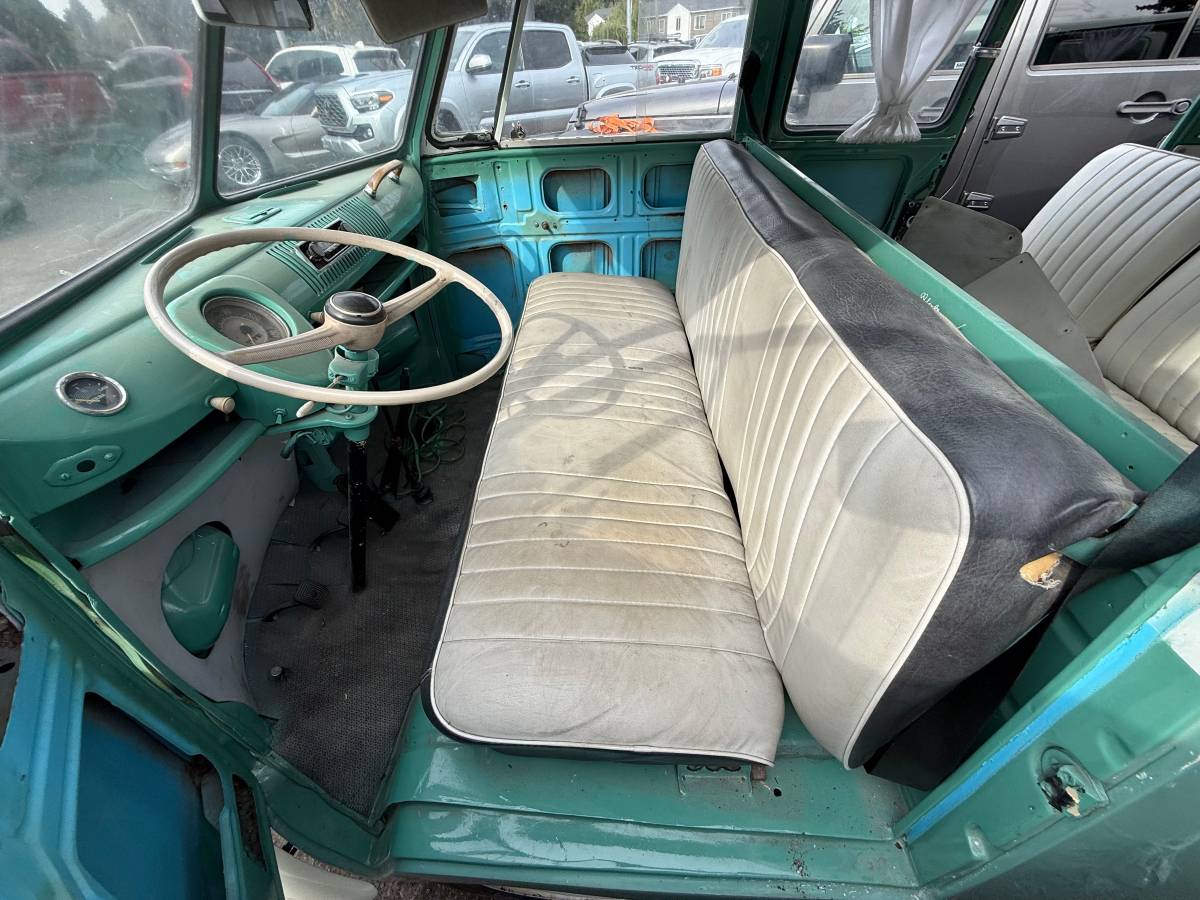 Volkwagen-bus-type-2-1970-green-18
