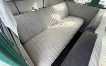Volkwagen-bus-type-2-1970-green-2
