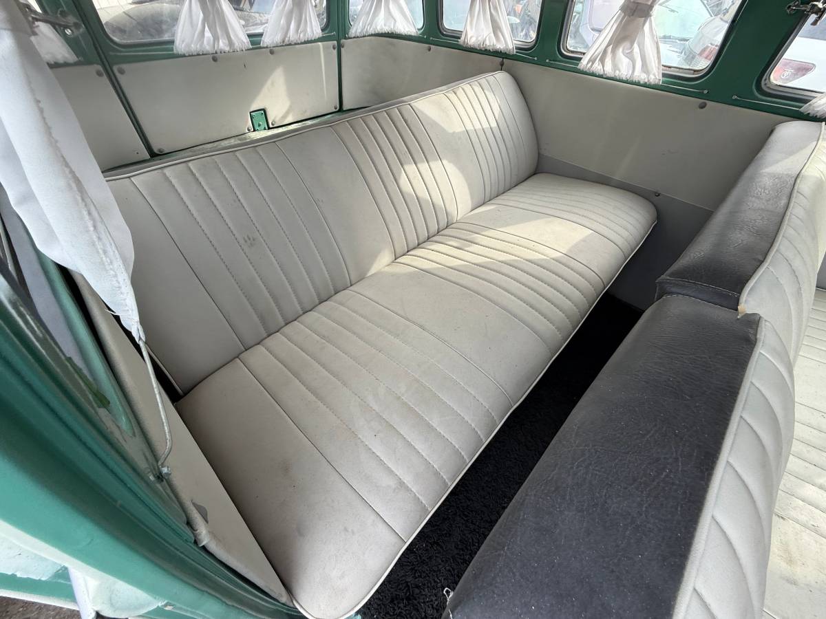 Volkwagen-bus-type-2-1970-green-2
