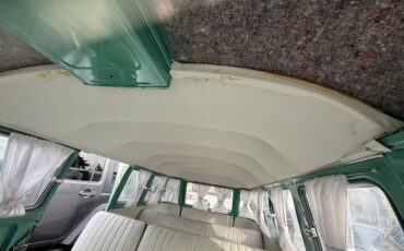 Volkwagen-bus-type-2-1970-green-21