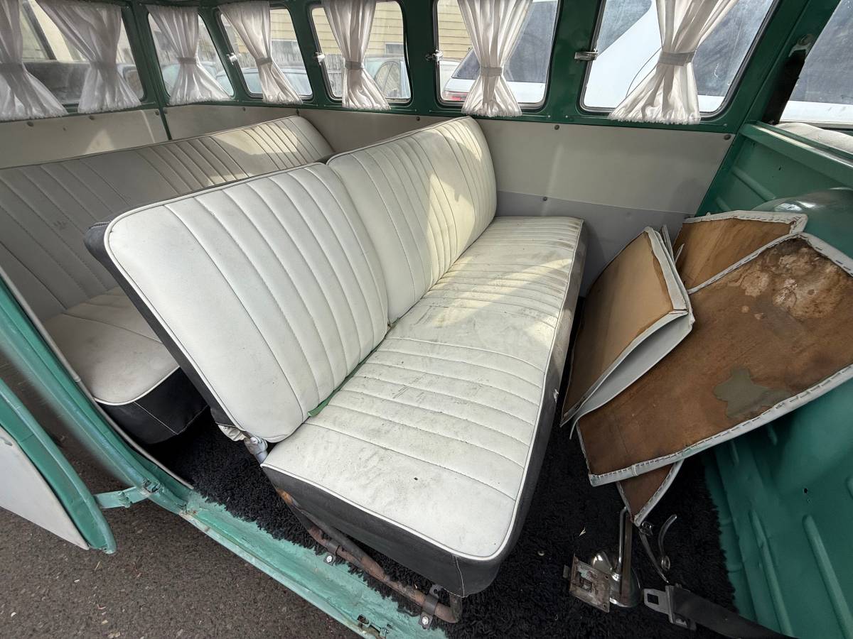 Volkwagen-bus-type-2-1970-green-22