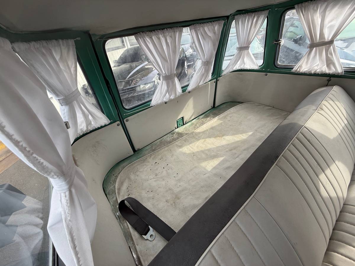 Volkwagen-bus-type-2-1970-green-3